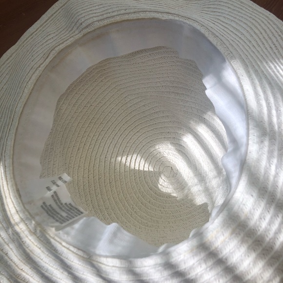 Cute White Hat 🎀 - Picture 9 of 10